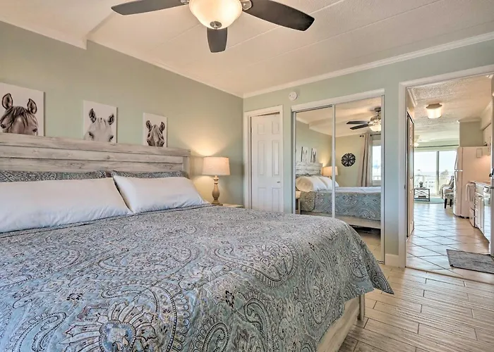 End-unit Ocean With Panoramic Views! Apartment